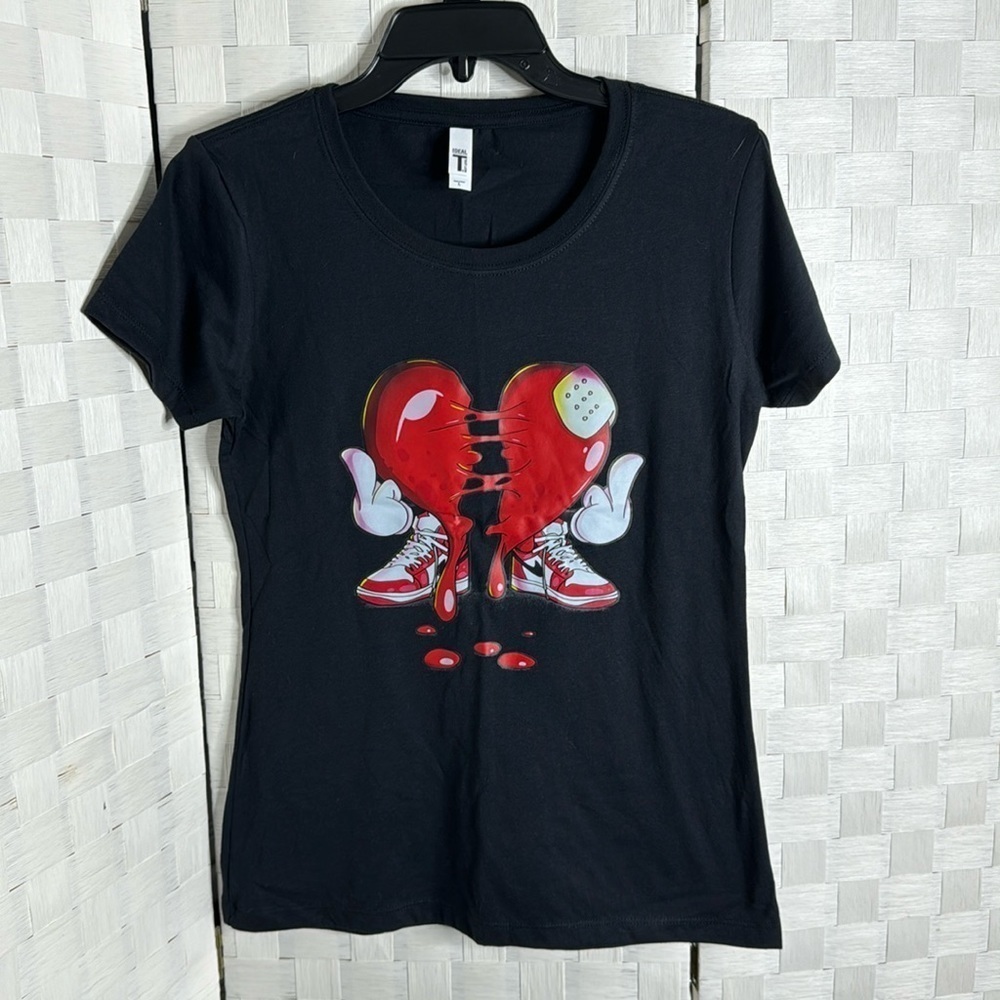 Women’s size large, black T-shirt, Nike heart - Picture 2 of 5
